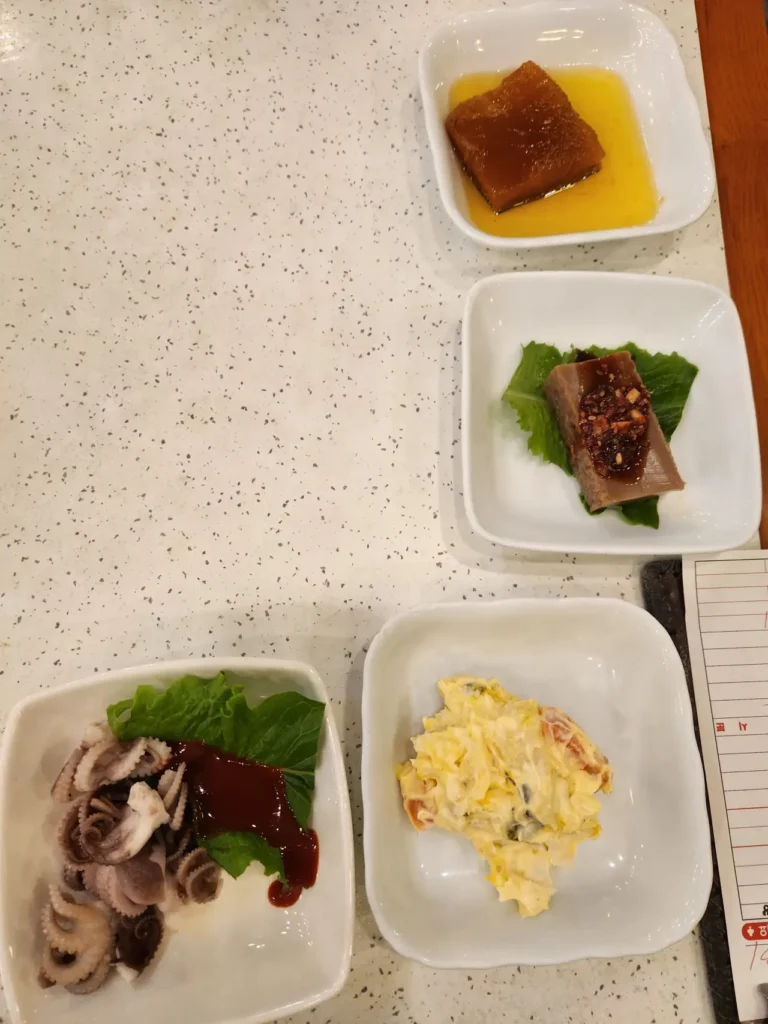 띠울석갈비 오래전부터 이어진 전통의 대전 석갈비 2 띠울석갈비 반찬