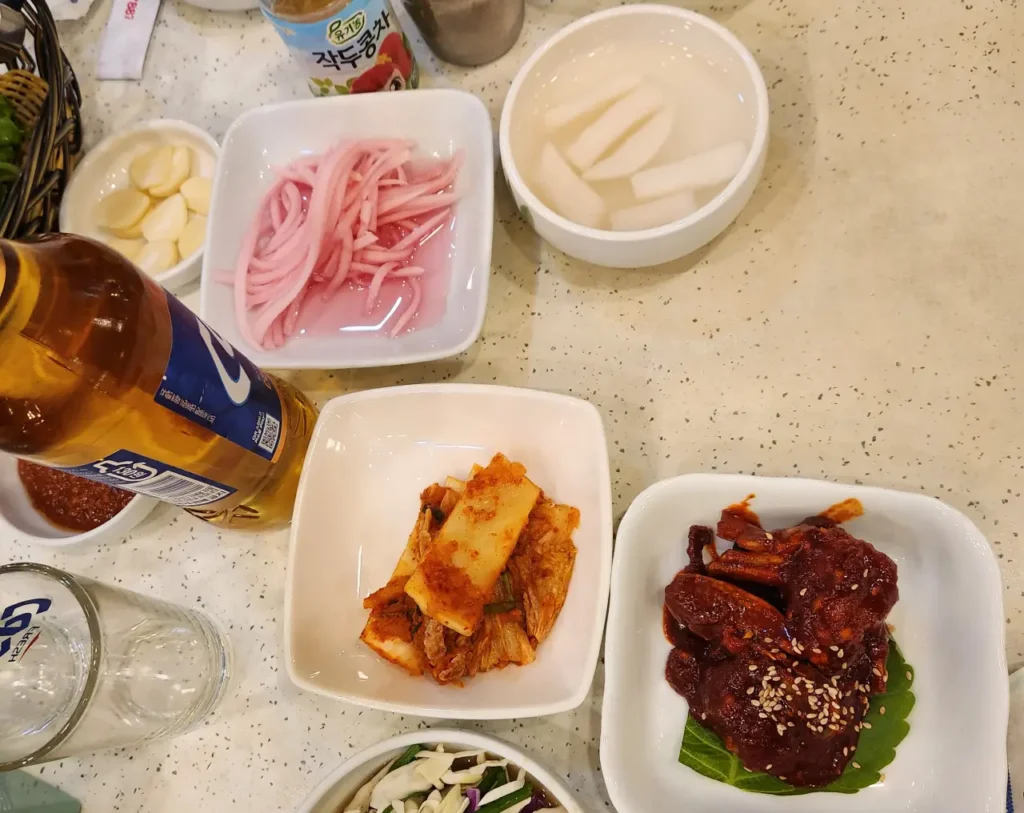 띠울석갈비 오래전부터 이어진 전통의 대전 석갈비 3 띠울석갈비 반찬