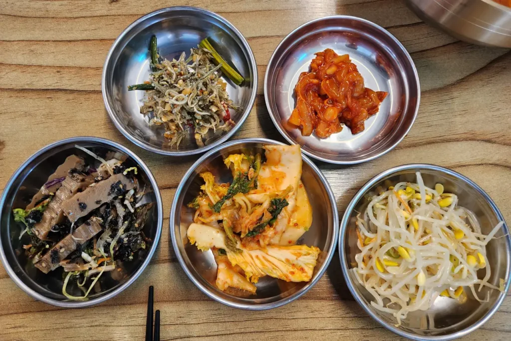 수덕사 인근 한우로 만든 다양한 음식이 있는 수덕산맥 6 수덕사 수덕산맥 반찬