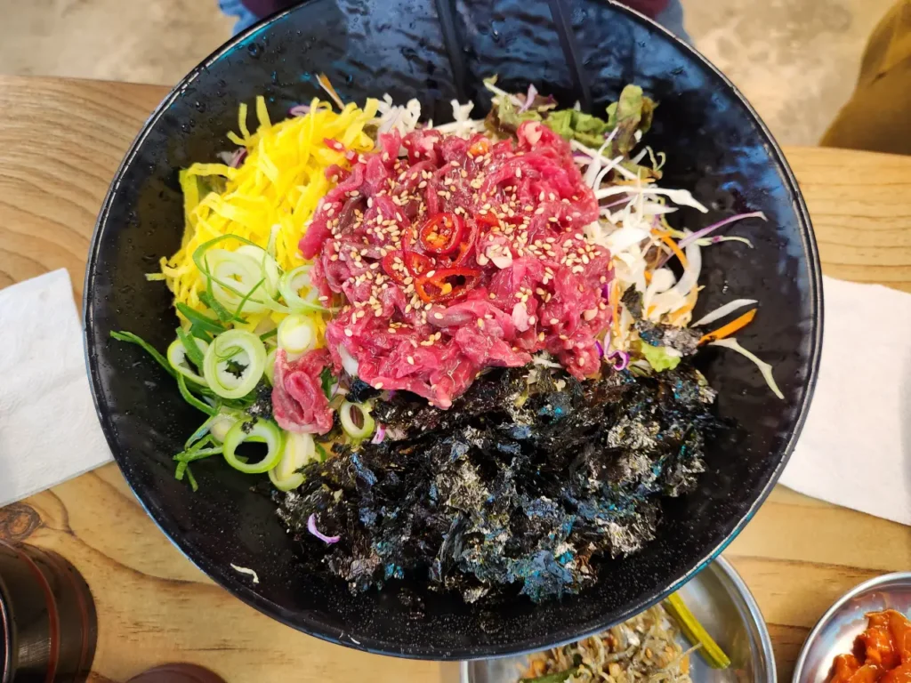 수덕사 인근 한우로 만든 다양한 음식이 있는 수덕산맥 9 수덕사 수덕산맥 한우비빔국수