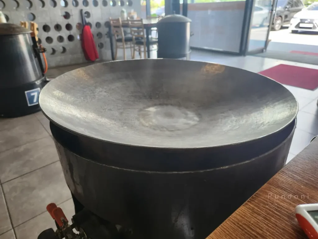 솥뚜껑닭볶음탕 솥뚜껑으로 만드는 특별한 닭볶음탕 서산 해담솥뚜껑 4 20240502 114717