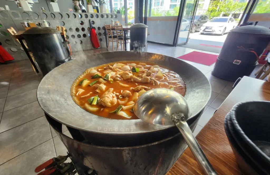 솥뚜껑닭볶음탕 솥뚜껑으로 만드는 특별한 닭볶음탕 서산 해담솥뚜껑 6 솥뚜껑닭볶음탕