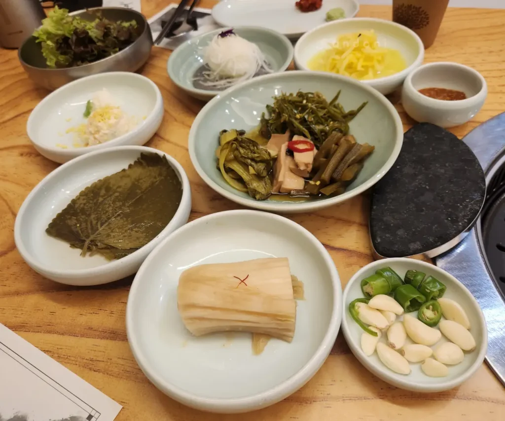 맛찬들왕소금구이 밑반찬