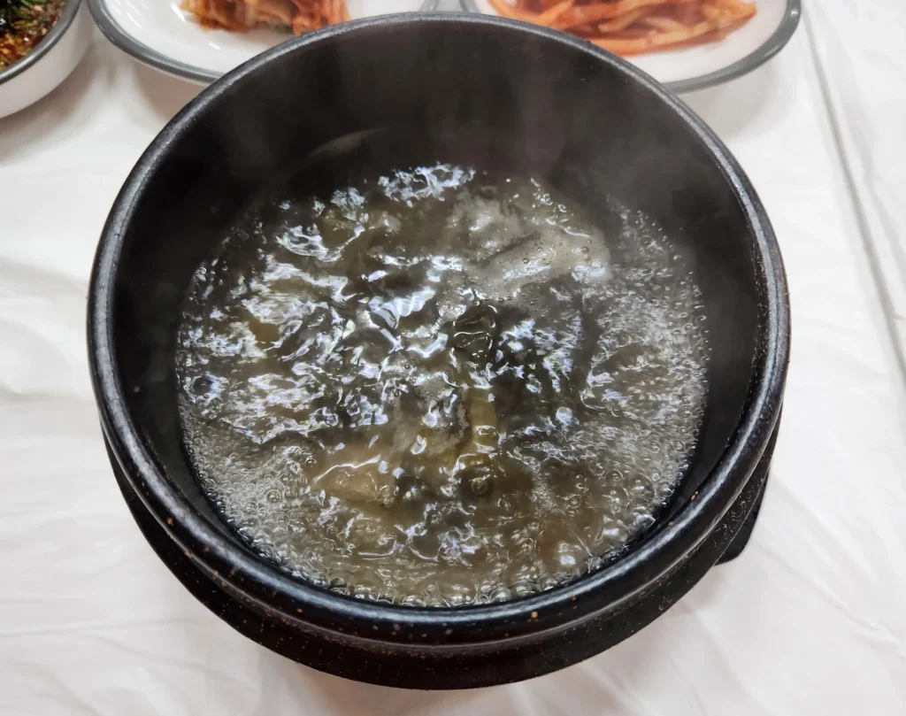 굴요리 끝판왕, 한 그릇으로 즐기는 굴밥의 세계 5 똘배네굴밥집 국