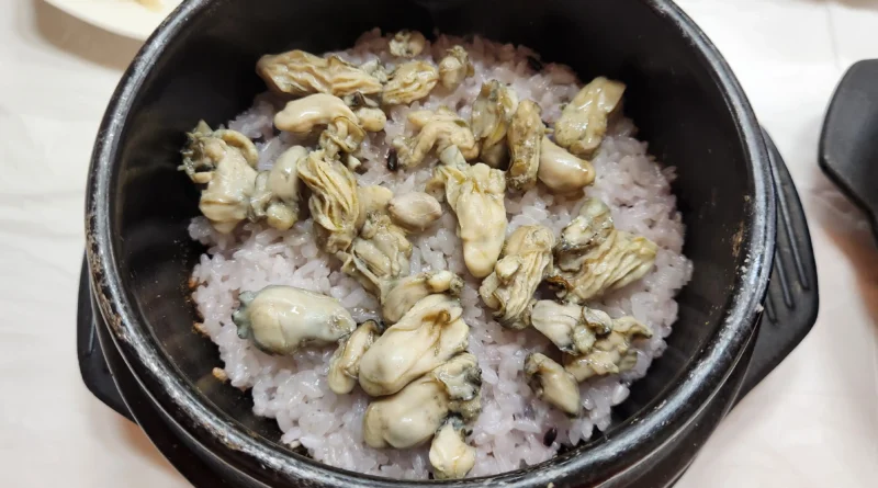 굴요리 끝판왕, 한 그릇으로 즐기는 굴밥의 세계 1 20241118 123214