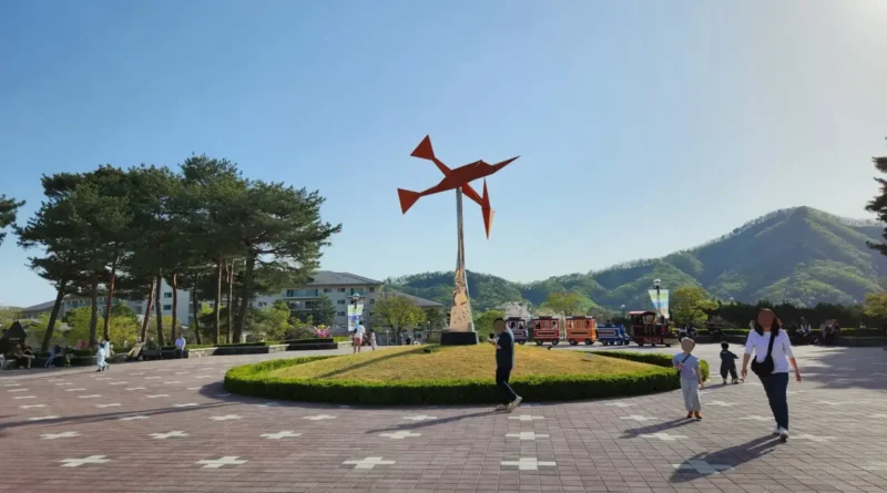 oakvalley valleyvillage plaza landmark