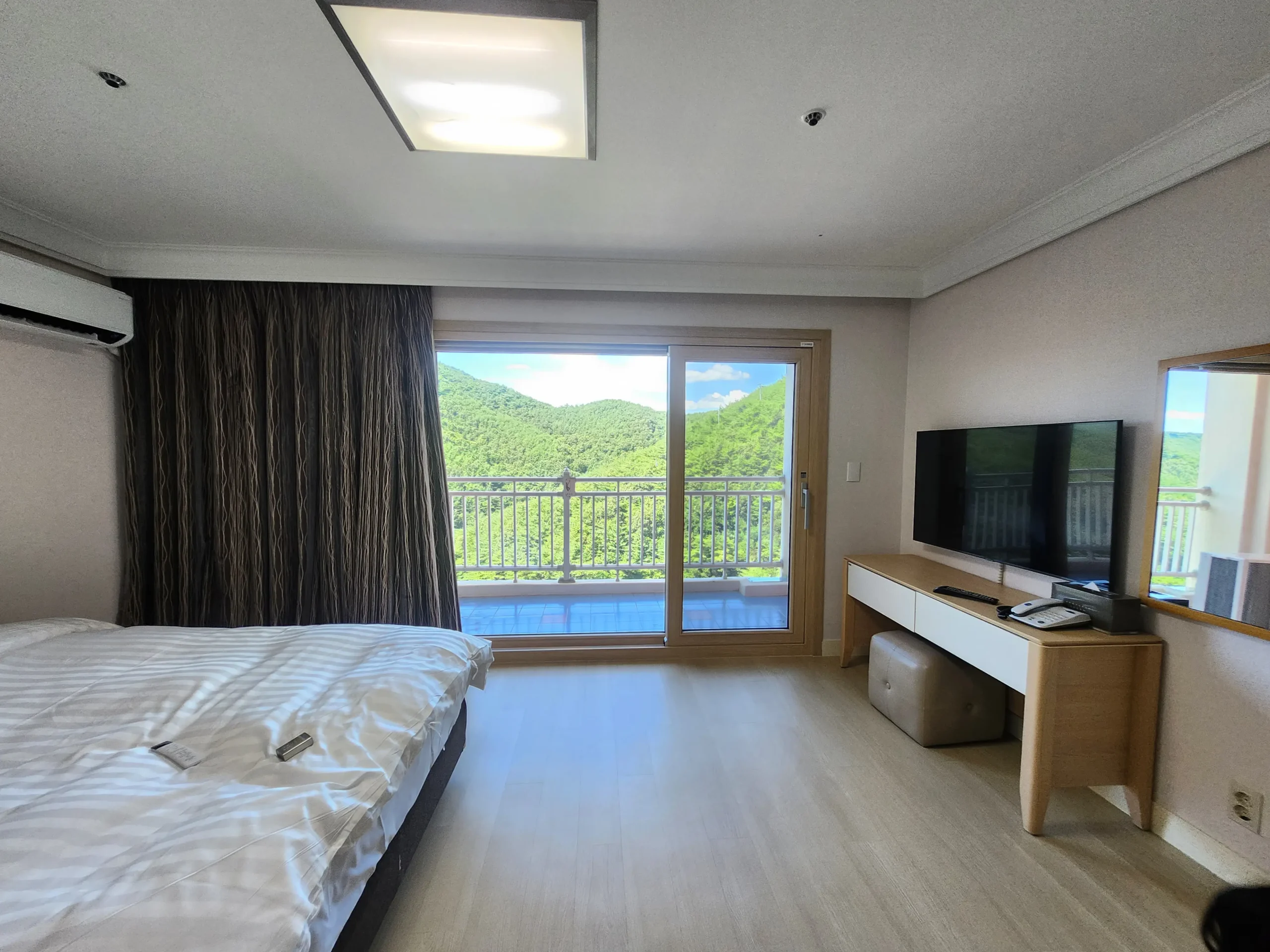 소노벨 단양 패밀리룸 메인 침실