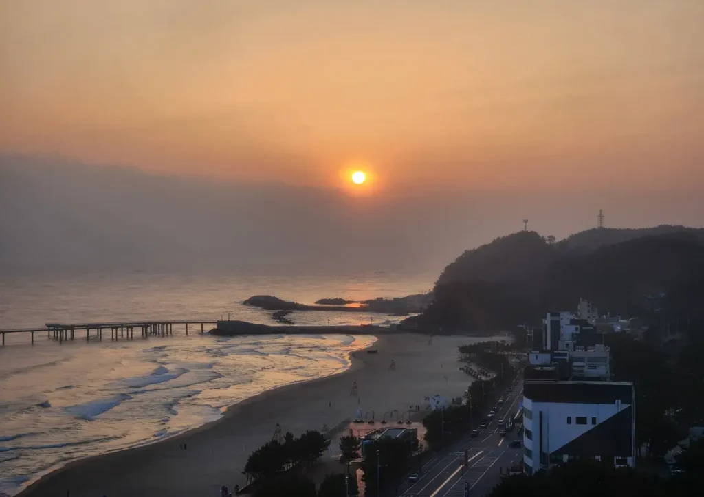 객실 테라스에서 바라본 삼척 쏠비치 일출 오션뷰